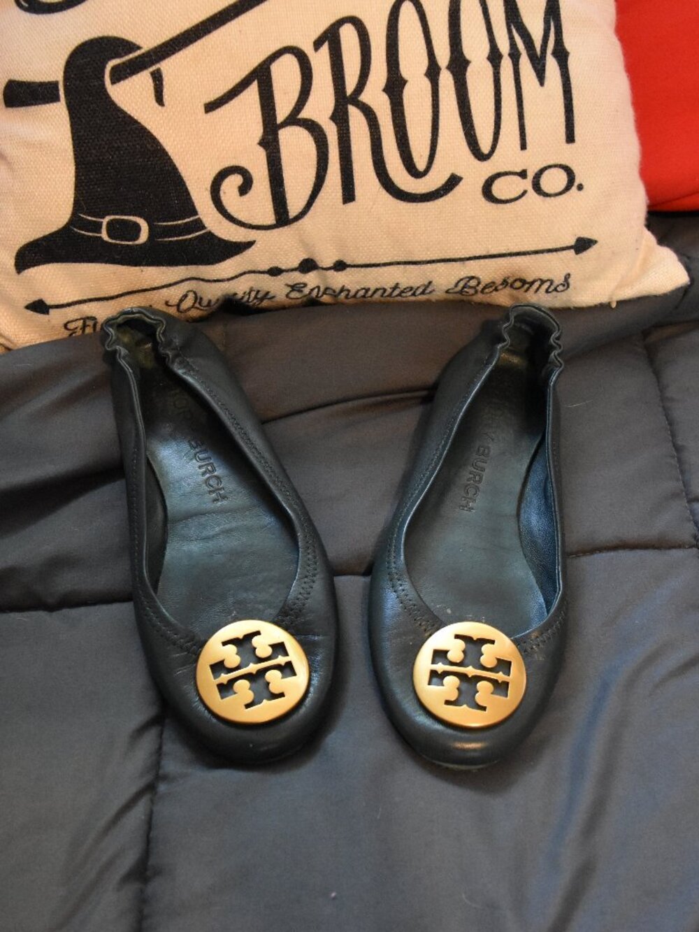 Tory Burch Dark Green Leather Flats Size 7 - Great condition!
